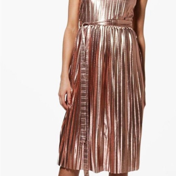 Boohoo Gold Ribbed Pleated Midi Dress - Picture 11 of 12